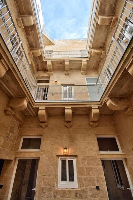 Vallettastay Old Lodge Apartment 3 Ngoại thất bức ảnh