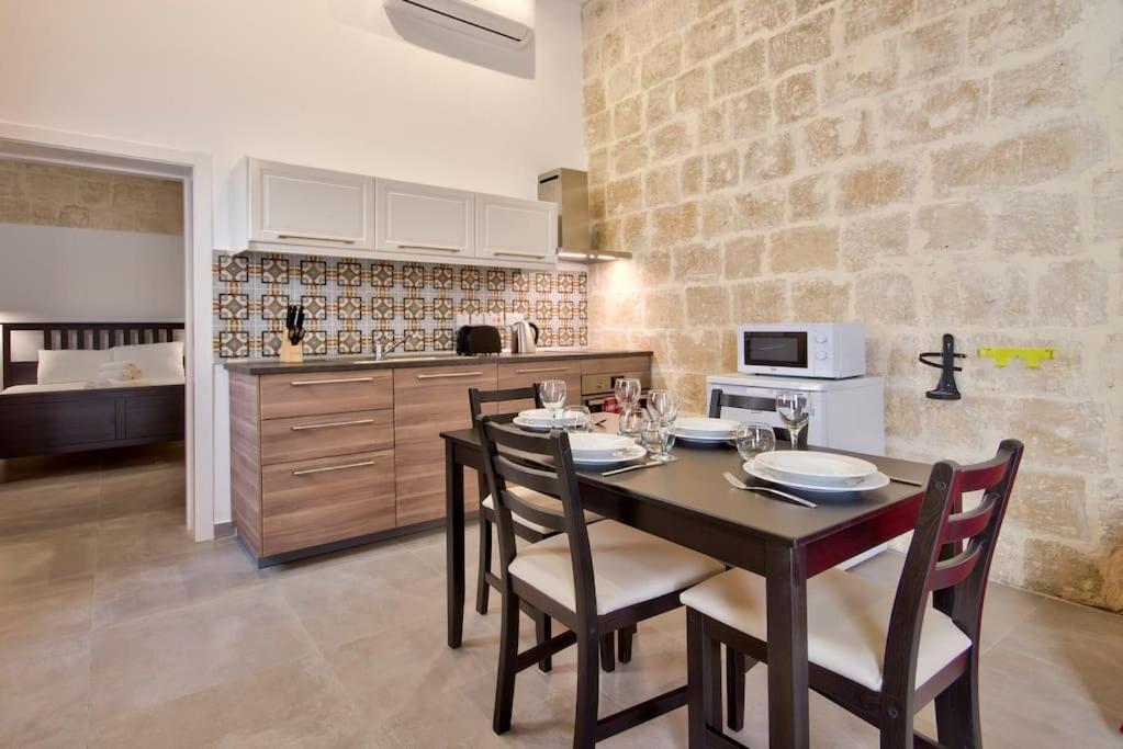 Vallettastay Old Lodge Apartment 3 Ngoại thất bức ảnh